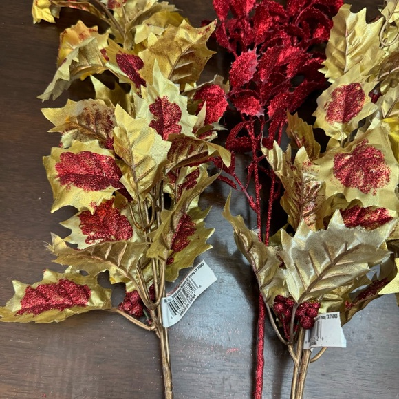 Holiday Elegance Christmas Glitter Holly Leaves Artificial Red and Gold NWT - Picture 2 of 7